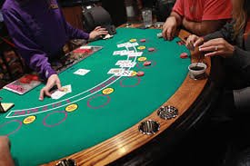 Tampilan meja Sic Bo live dealer di rawit slot dengan tiga dadu dan area taruhan yang jelas
